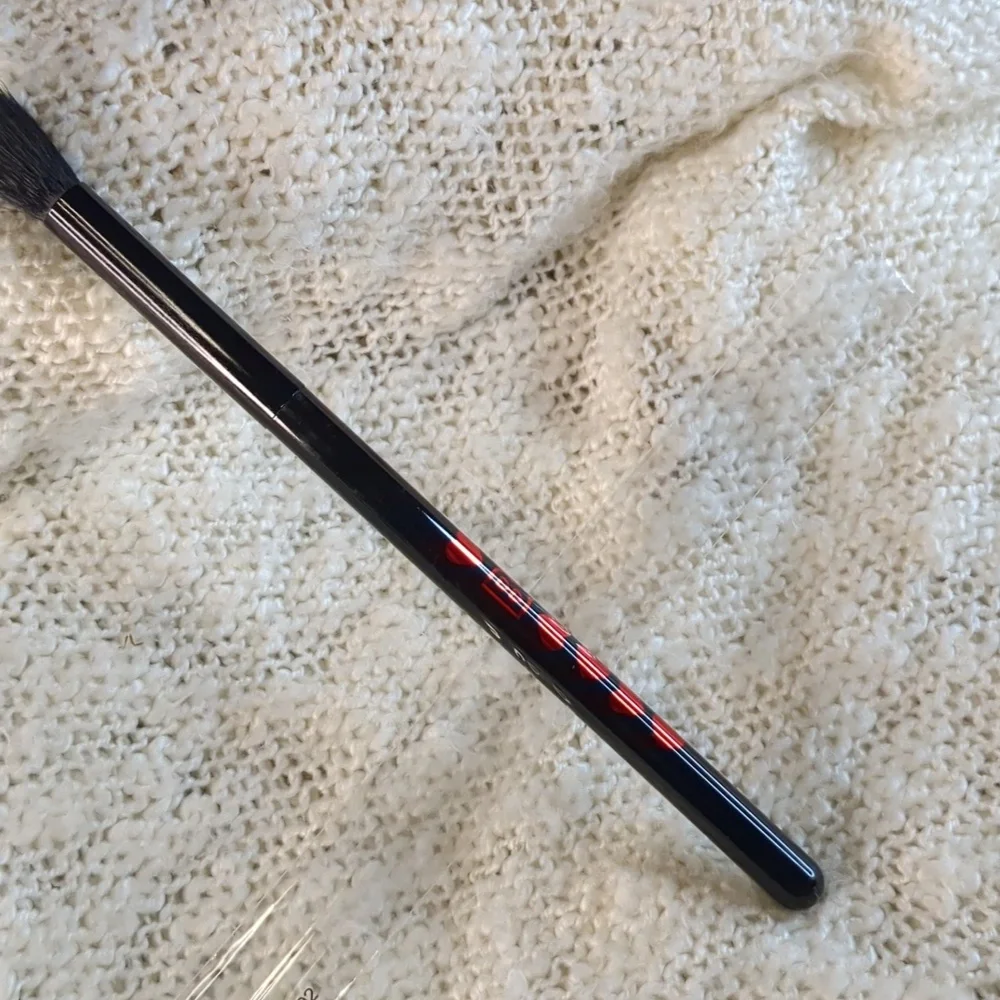 Betty Boop™ X ipsy Eyeshadow Brush, One (1) piece eyeshadow brush